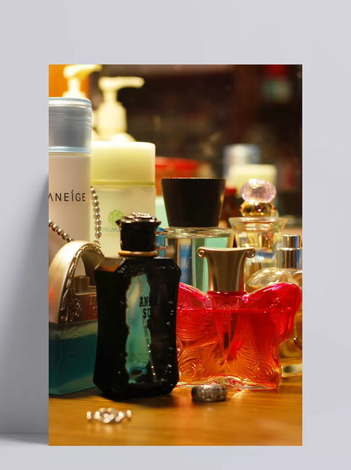 香氛美学与秀发呵护 从香水瓶设计到专业护发产品的视觉叙事